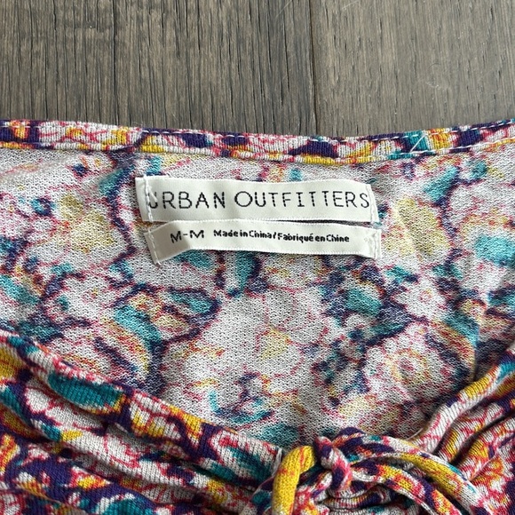 Urban Outfitters | Colourful floral smocked long sleeve crop top Size Medium - Picture 6 of 13